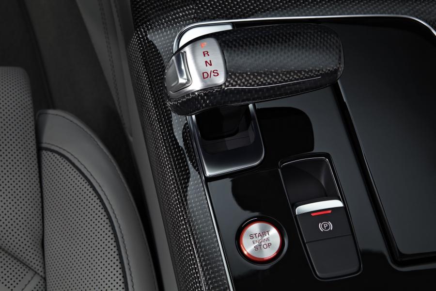 Детали интерьера Audi S8 (D4) 2012 года  (NA) (фото 9 из 53)